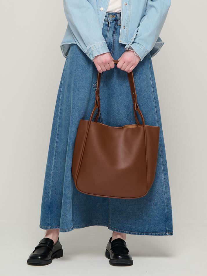 버튼 스트랩 멀멀 숄더백 (브라운)