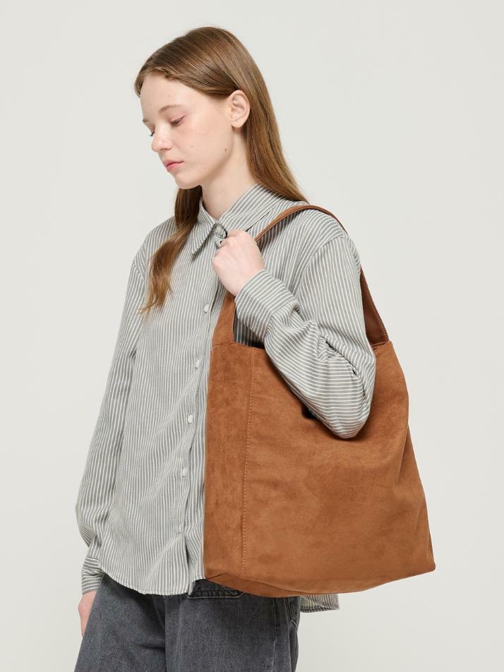 스웨이드 솔티드 베이직 숄더백 (카멜)