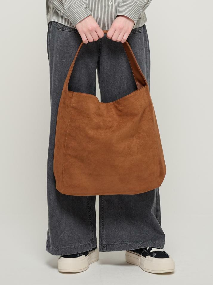 스웨이드 솔티드 베이직 숄더백 (카멜)