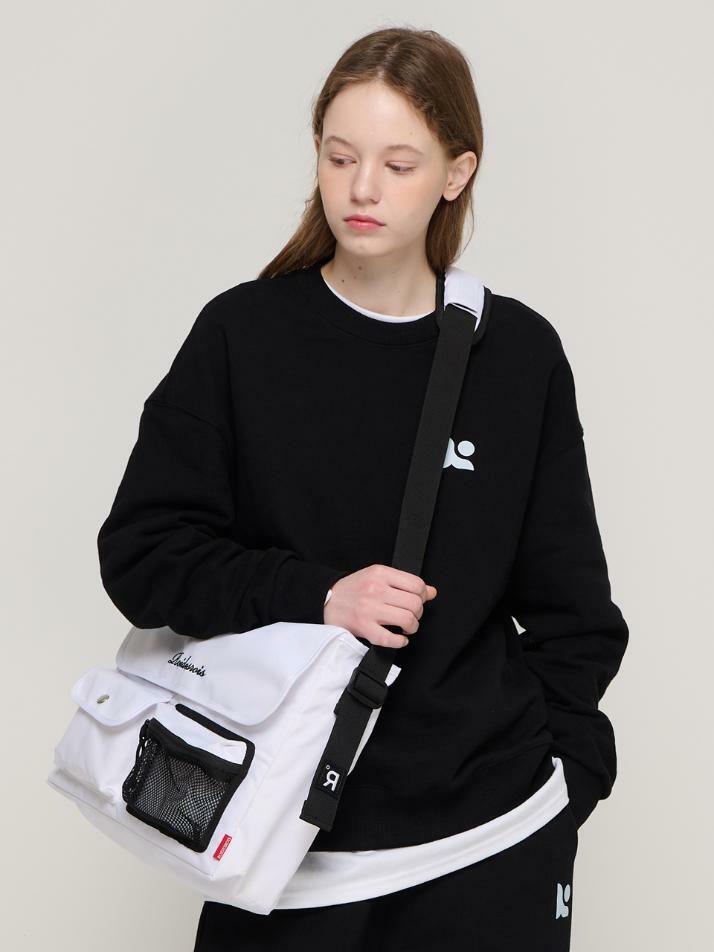 허쉬 메쉬 포켓 크로스 메신저백 (화이트)