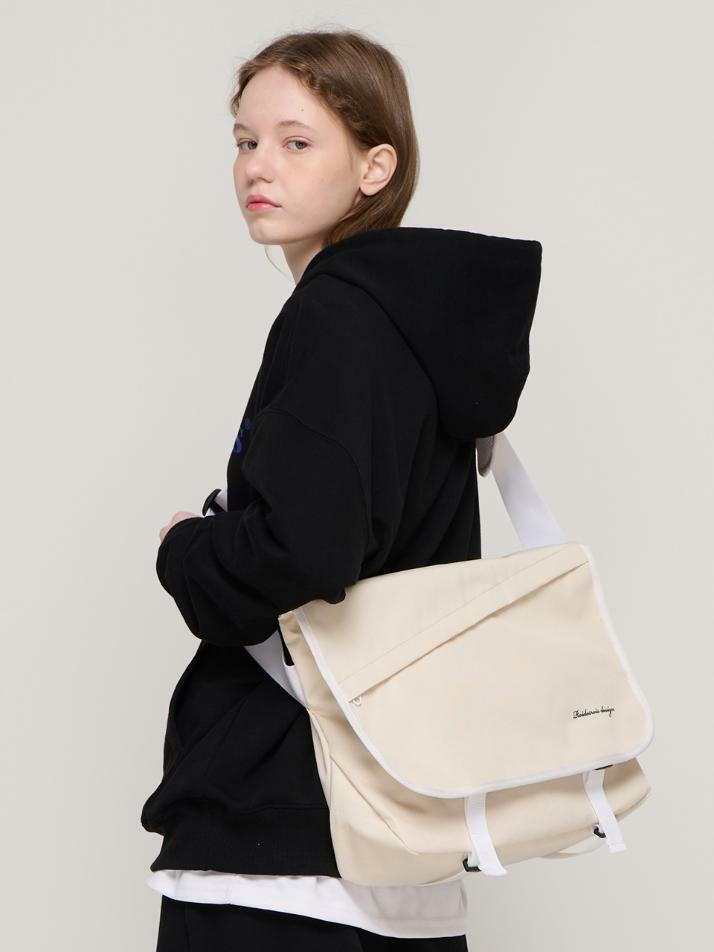 니디드 크로스 메신저백 (아이보리)