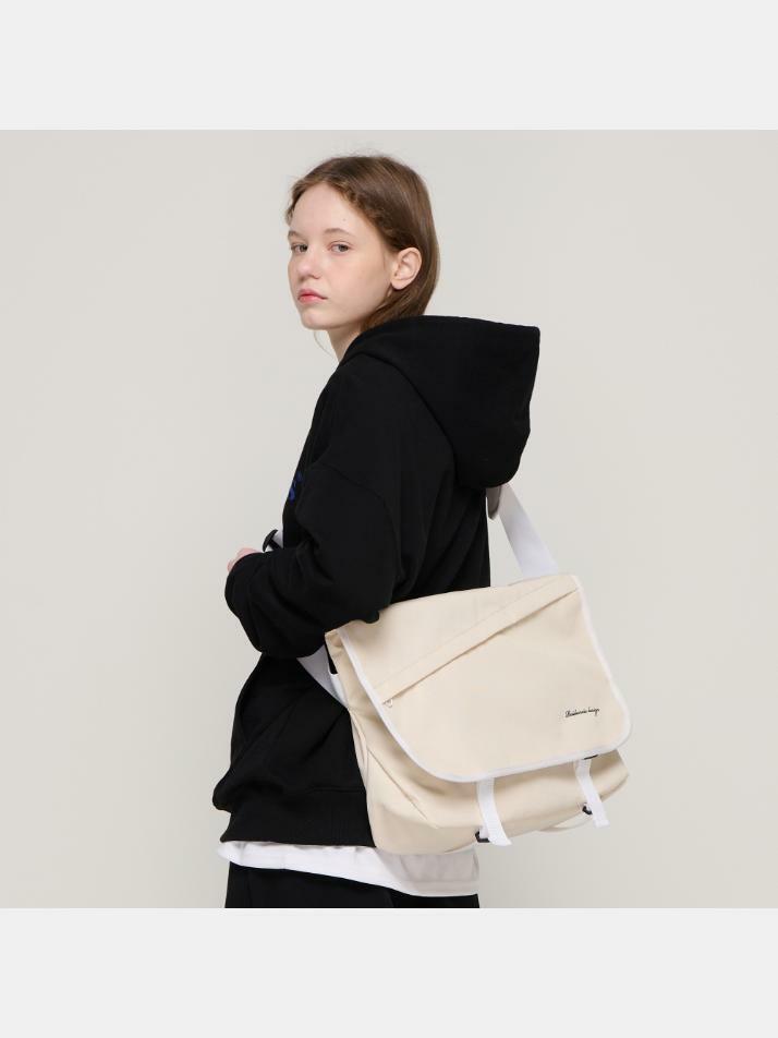 니디드 크로스 메신저백 (아이보리)