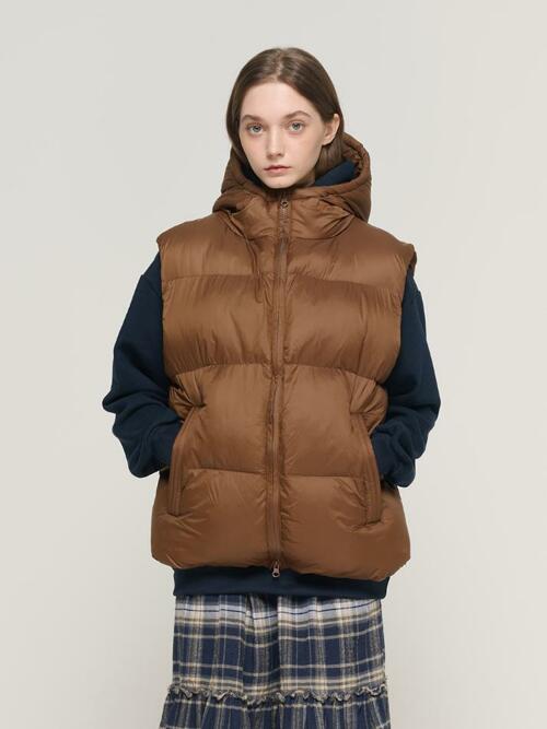 후드 하이넥 패디드 베스트 (브라운)