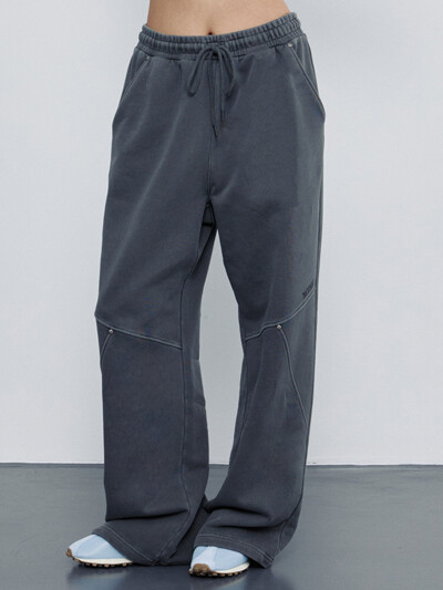 리벳 슬래시 피그먼트 스웻팬츠 차콜