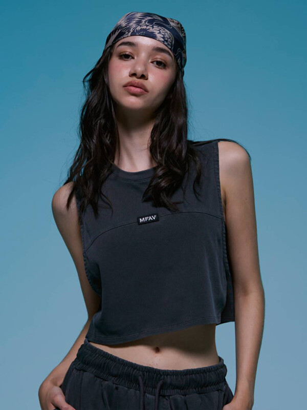 반타 와펜 피그먼트 크롭 탱크 차콜