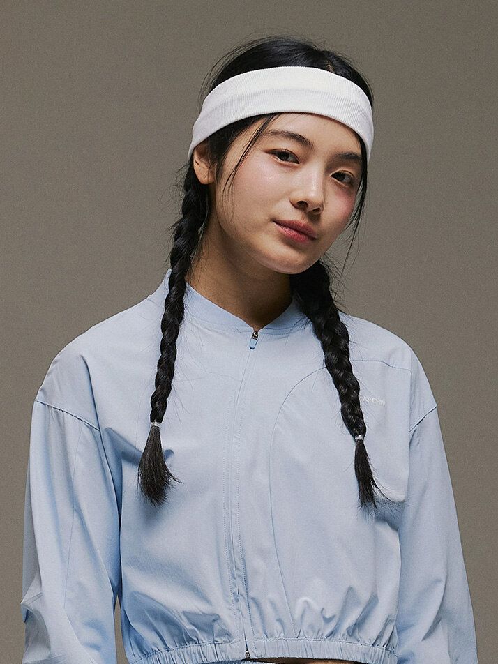 라이트 아크 슬랜트 집업 스카이블루