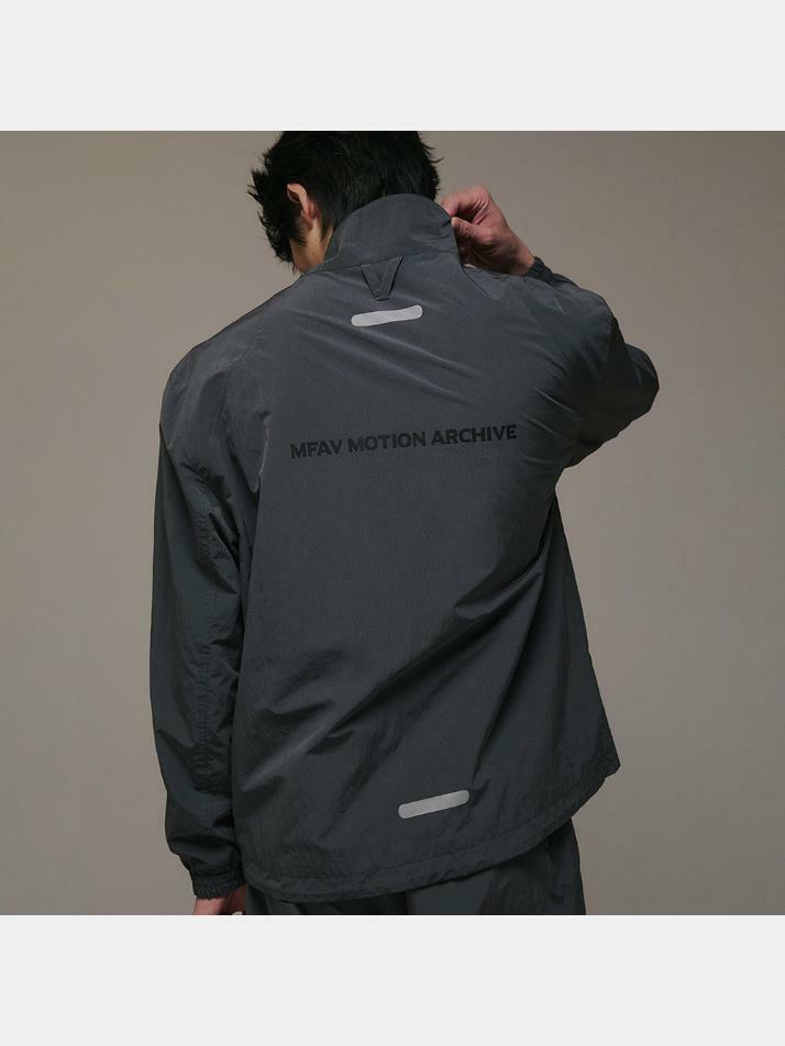 유틸리티 슬랜티드 집업 다크그레이