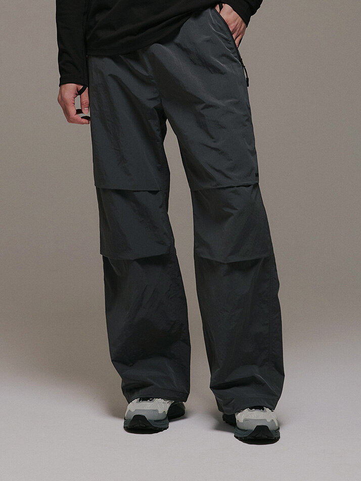 유틸리티 투턱 버클 팬츠  다크그레이