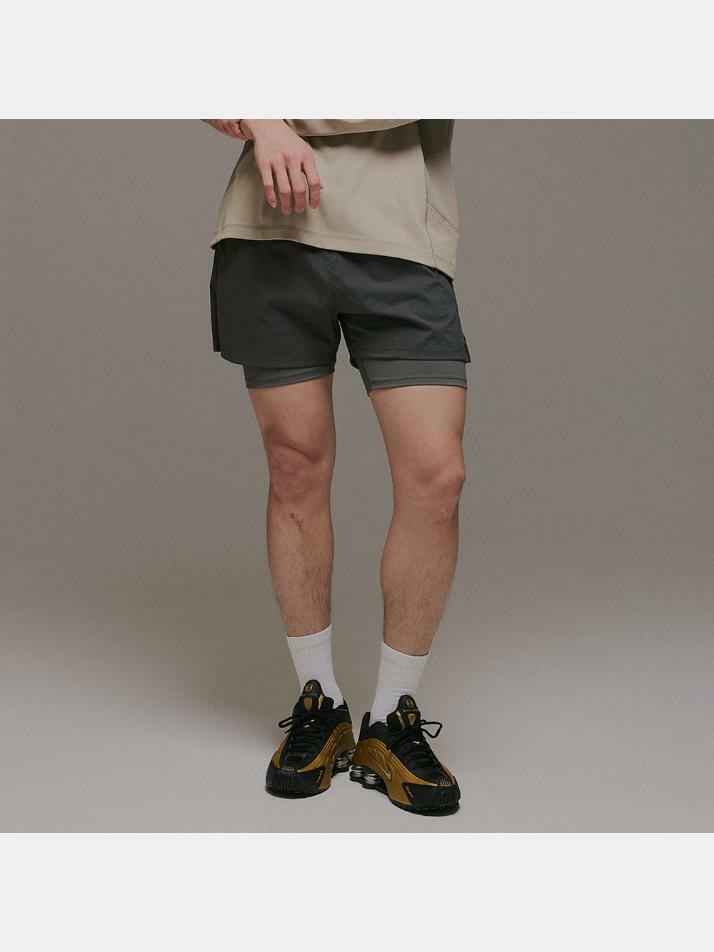 에어 포켓 레이어 런 쇼츠 차콜