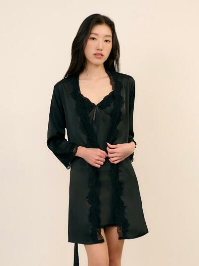 글로우 레이스 새틴 로브 가운