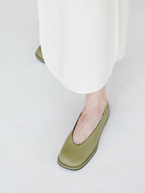 Lisa Flat Leather Sage Green