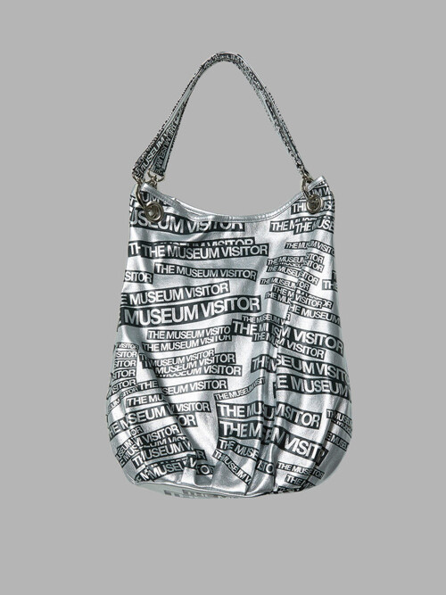 THE MUSEUM VISITOR LOGO PRINTED TOTEBAG (SILVER)