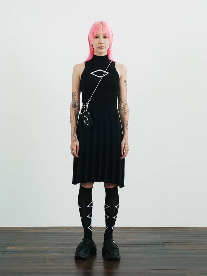 RHOMBUS KNEE SOCKS (BLACK)